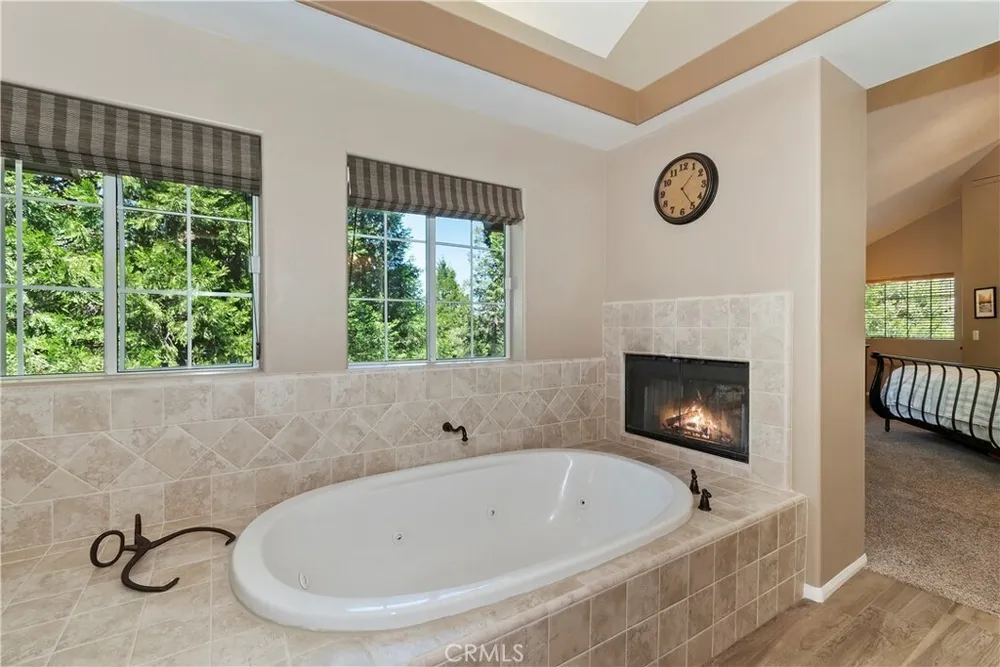355 Cedar Ridge Dr, Lake Arrowhead, CA 92352