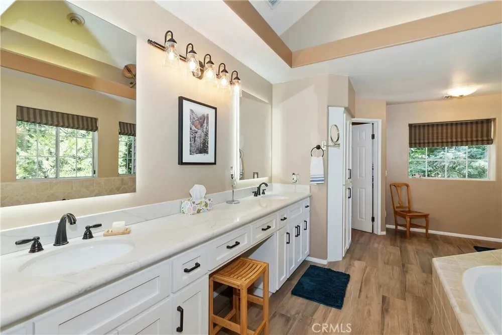 355 Cedar Ridge Dr, Lake Arrowhead, CA 92352
