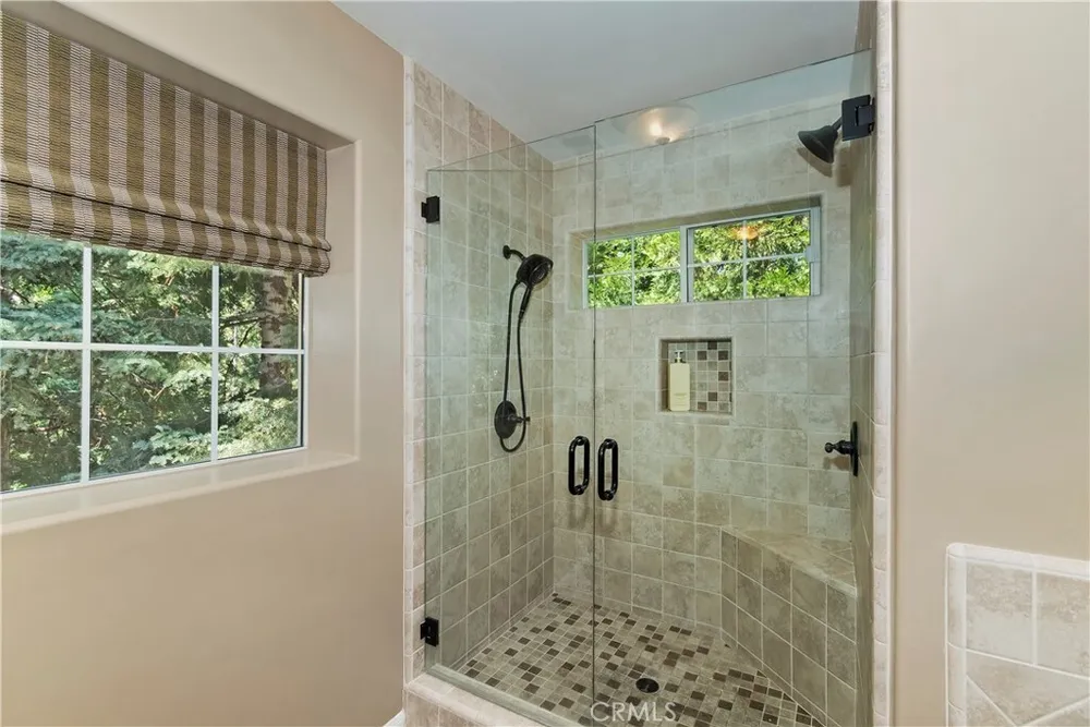 355 Cedar Ridge Dr, Lake Arrowhead, CA 92352
