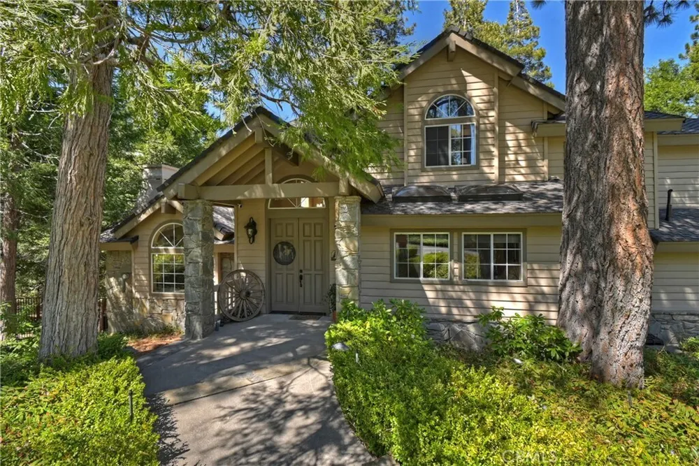 355 Cedar Ridge Dr, Lake Arrowhead, CA 92352