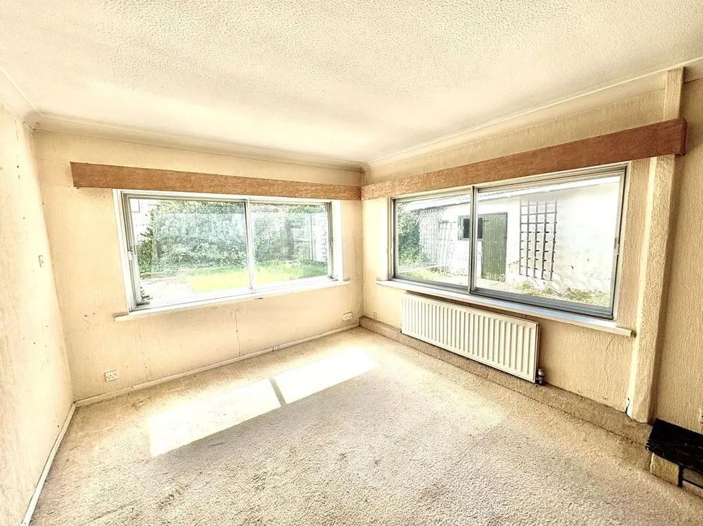 Property carousel item 5