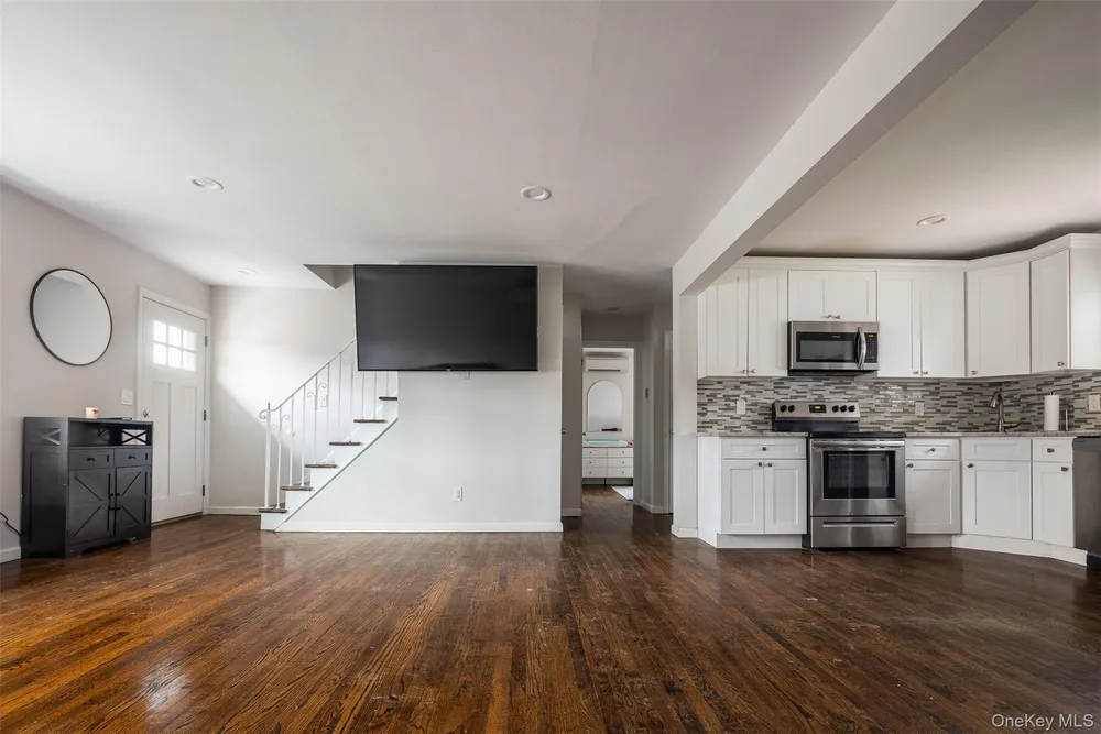 167 Union Ave, Holbrook, NY 11741