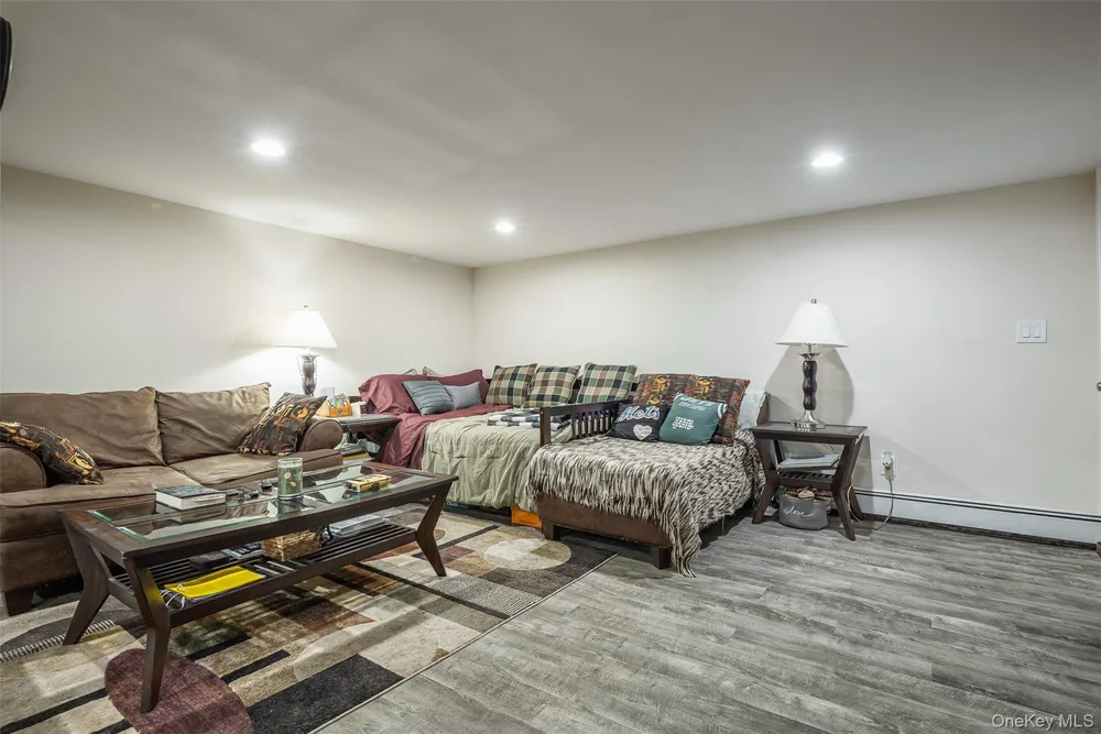 167 Union Ave, Holbrook, NY 11741