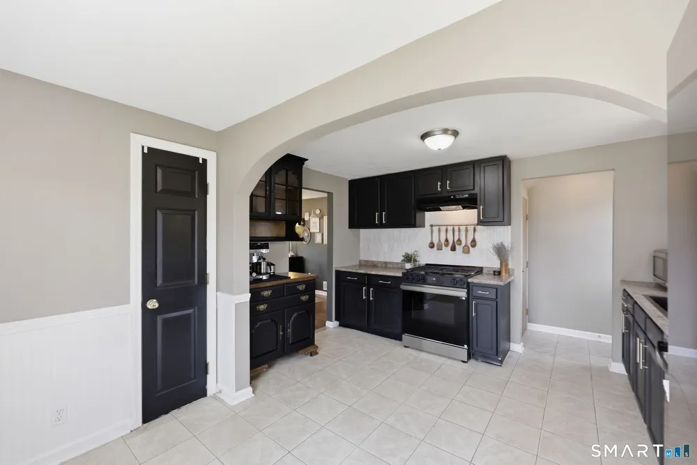 124 Jordan Ln, Wethersfield, CT 06109