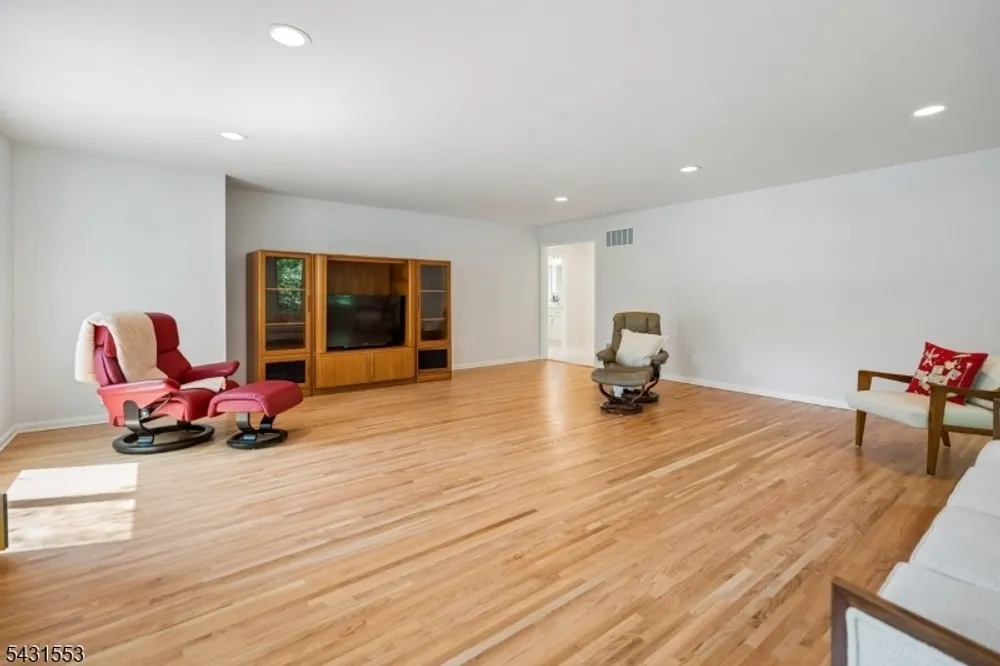 15 Manchester Ct, Morristown, NJ 07960