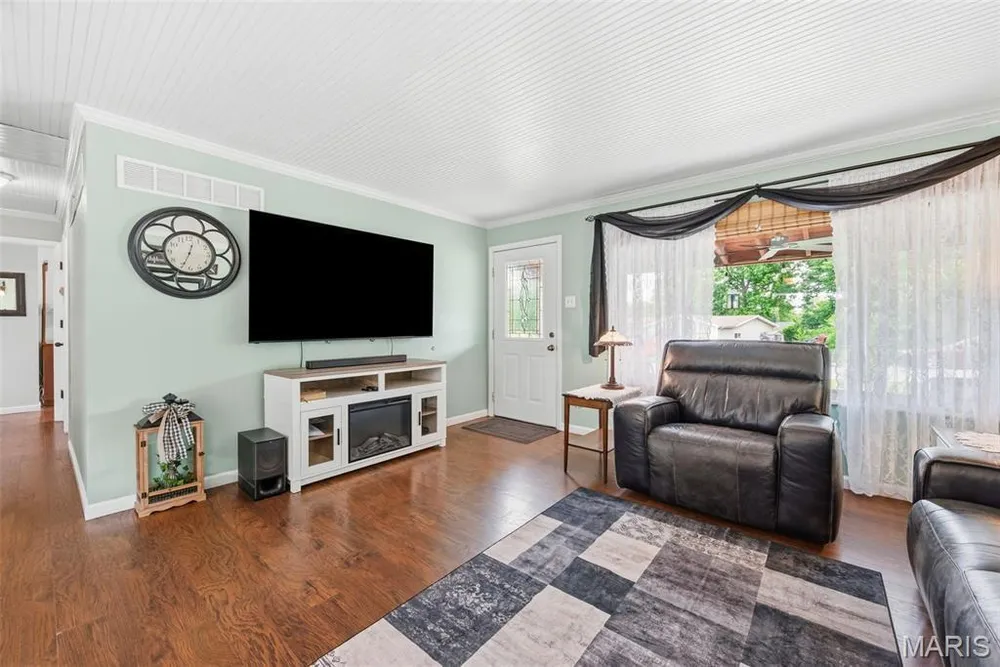 314 Capri Dr, O'Fallon, MO 63366