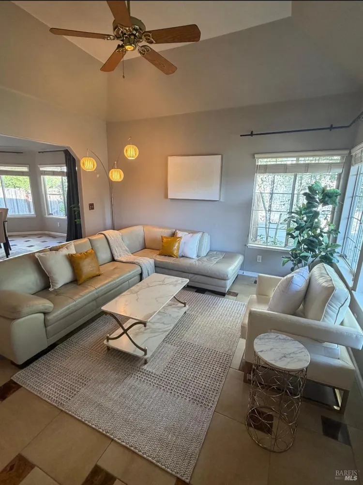 1731 Walnut Creek Dr, Santa Rosa, CA 95403