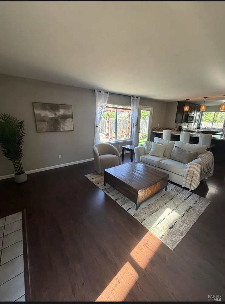 1731 Walnut Creek Dr, Santa Rosa, CA 95403