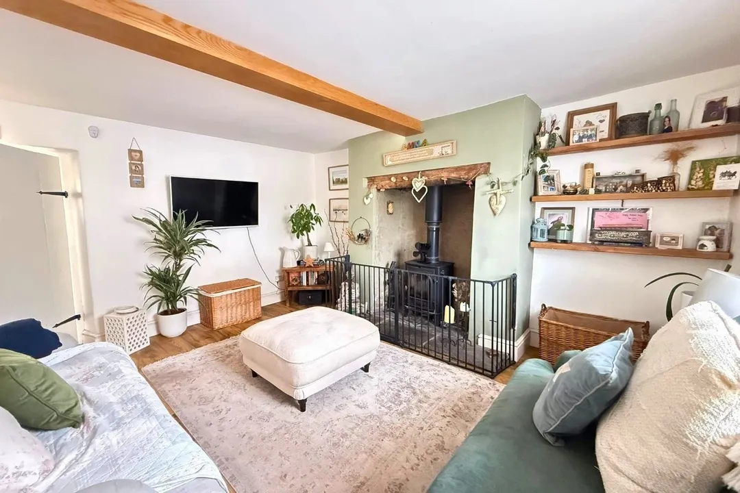 https://mr0.homeflow-assets.co.uk/files/photo/image/47324/5080/_x_/TOP260111_05.jpg