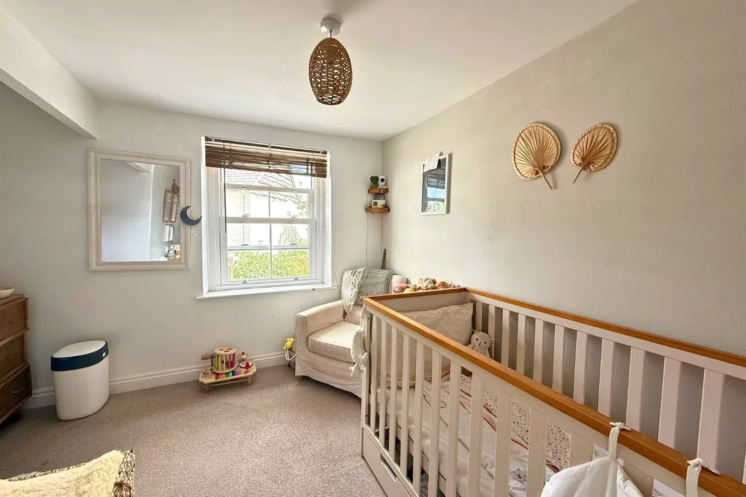 https://mr0.homeflow-assets.co.uk/files/photo/image/47324/5098/_x_/TOP260111_10.jpg