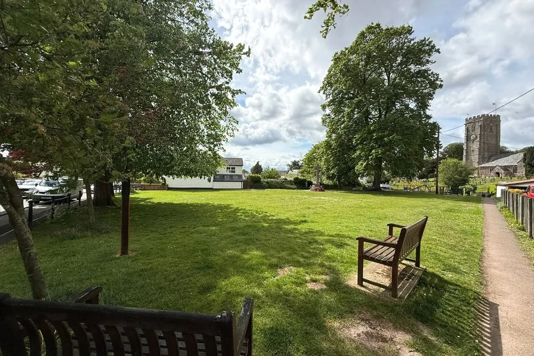 https://mr0.homeflow-assets.co.uk/files/photo/image/47324/5107/_x_/TOP260111_12.jpg