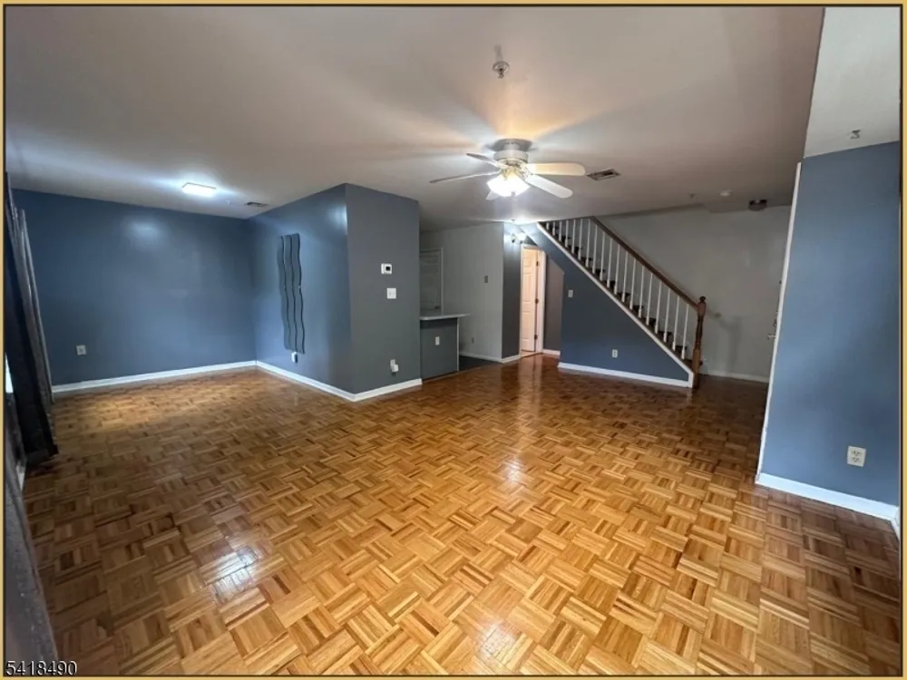 84 Union St, Newark, NJ 07105