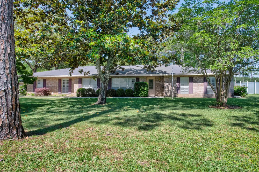 645 Country Club Ave NE, Fort Walton Beach, FL 32547
