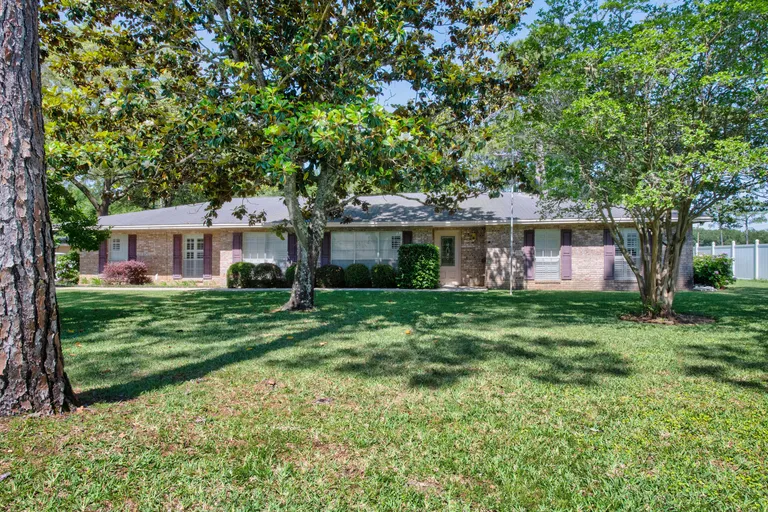 645 Country Club Ave NE, Fort Walton Beach, FL 32547