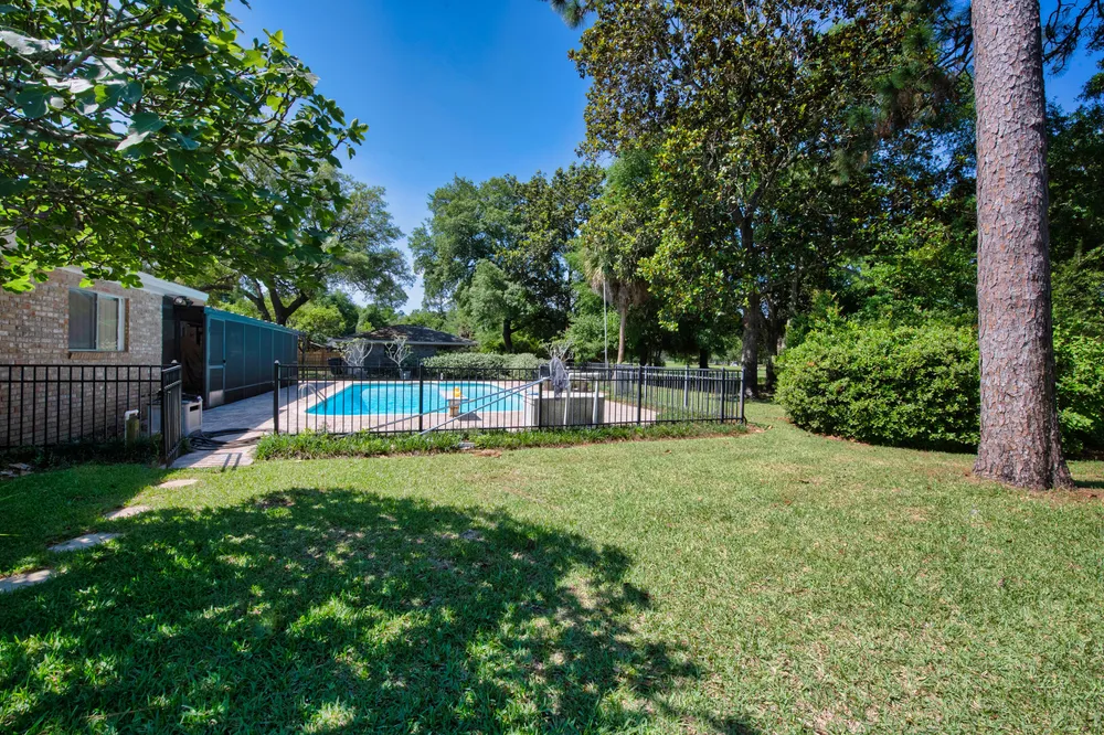 645 Country Club Ave NE, Fort Walton Beach, FL 32547
