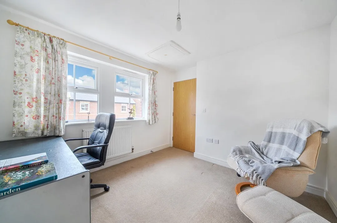 https://mr0.homeflow-assets.co.uk/files/photo/image/47326/7692/_x_/SOU260039_06.jpg