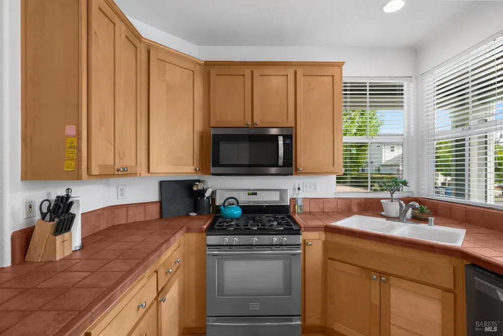 1920 Bodie St, Santa Rosa, CA 95403