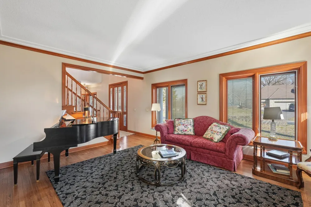 1438 Kings Wood Rd, Eagan, MN 55122