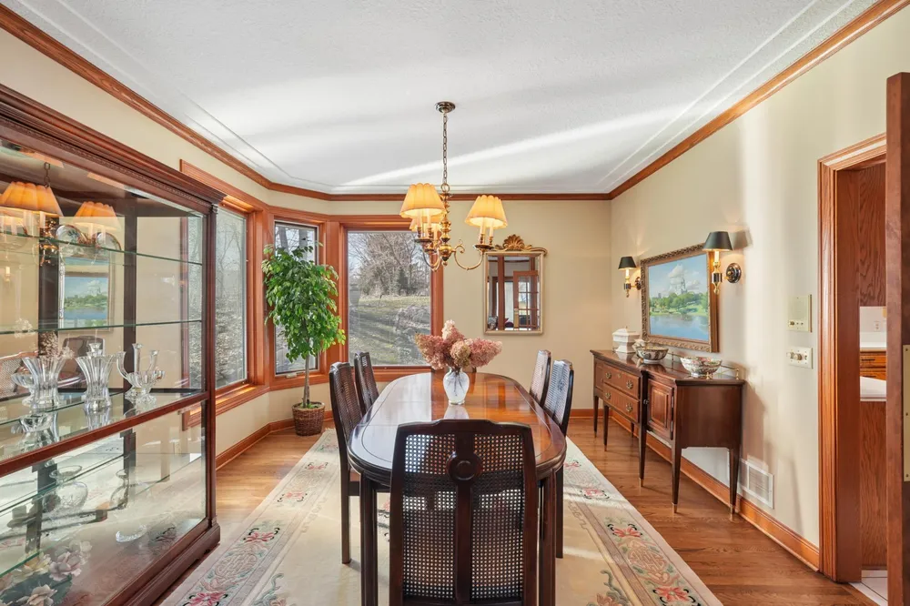 1438 Kings Wood Rd, Eagan, MN 55122