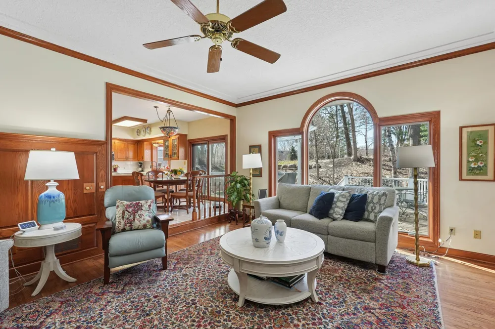 1438 Kings Wood Rd, Eagan, MN 55122