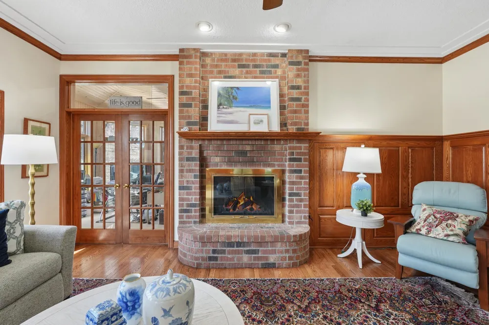 1438 Kings Wood Rd, Eagan, MN 55122