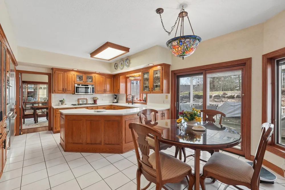1438 Kings Wood Rd, Eagan, MN 55122