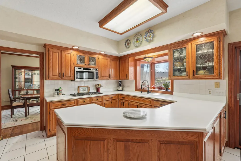 1438 Kings Wood Rd, Eagan, MN 55122