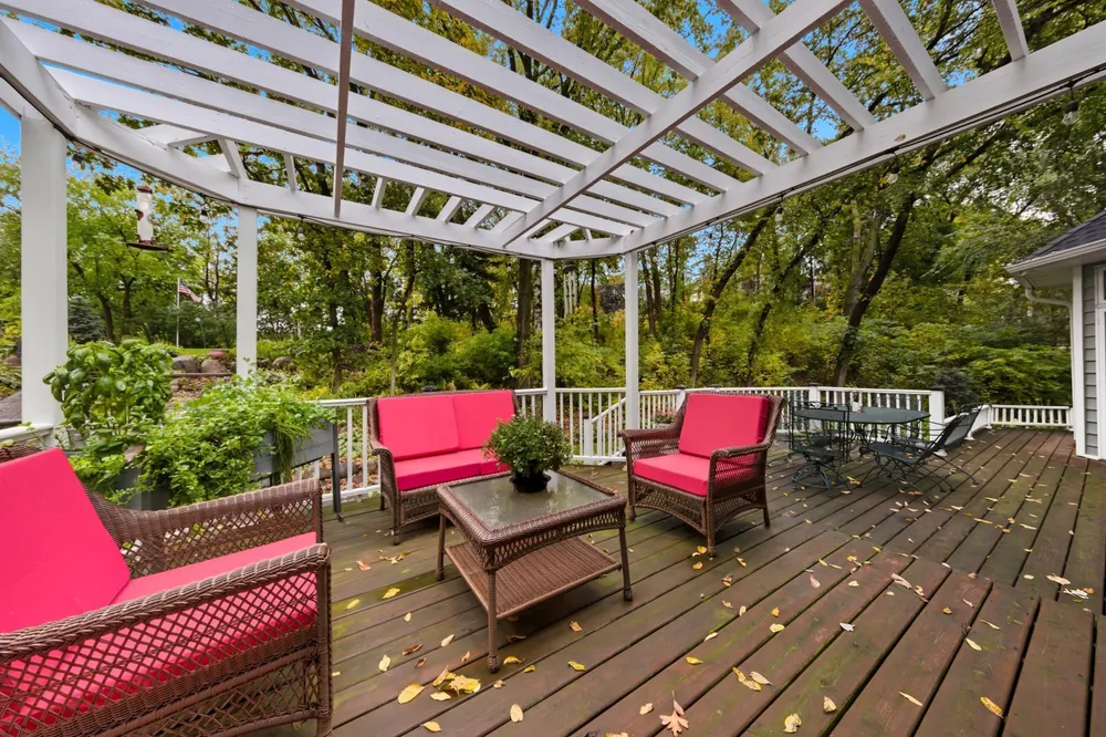 1438 Kings Wood Rd, Eagan, MN 55122