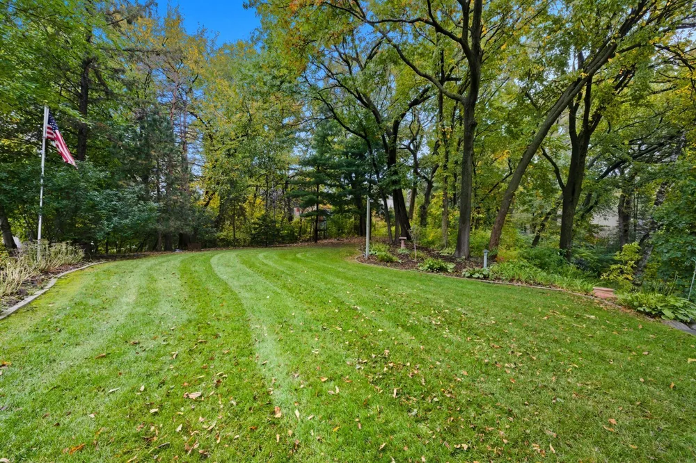 1438 Kings Wood Rd, Eagan, MN 55122
