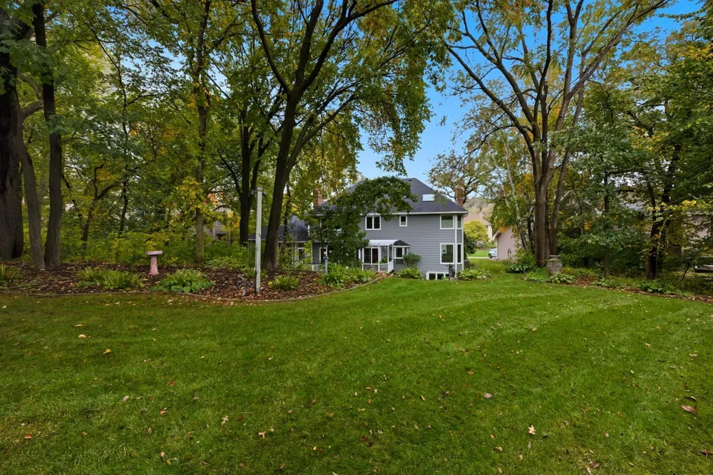 1438 Kings Wood Rd, Eagan, MN 55122
