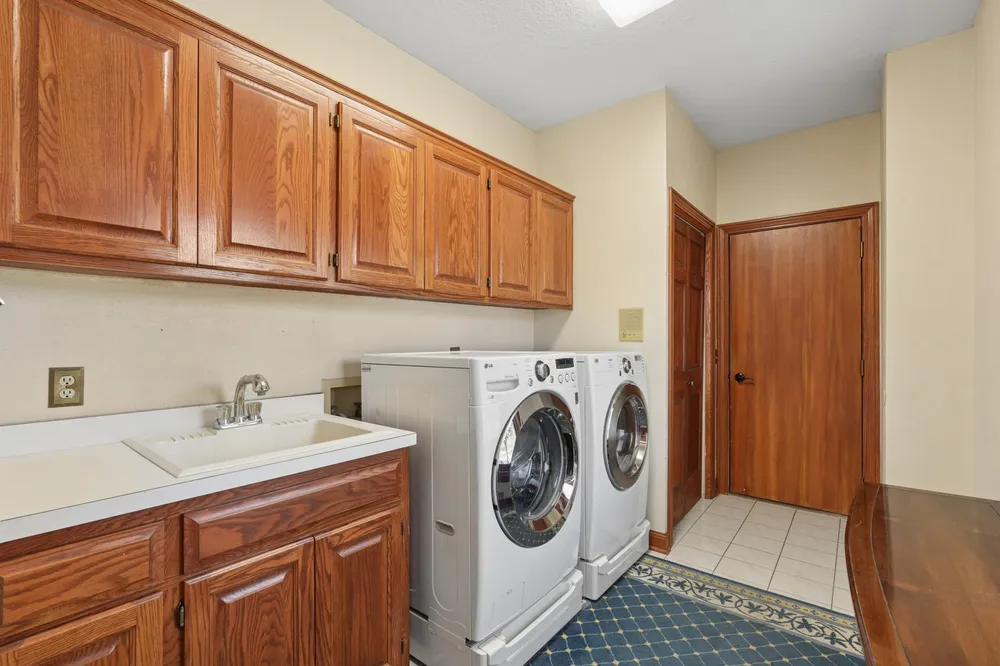 1438 Kings Wood Rd, Eagan, MN 55122