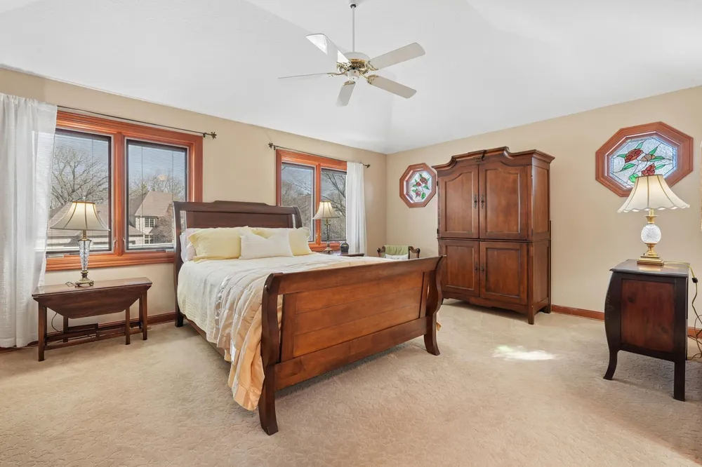 1438 Kings Wood Rd, Eagan, MN 55122