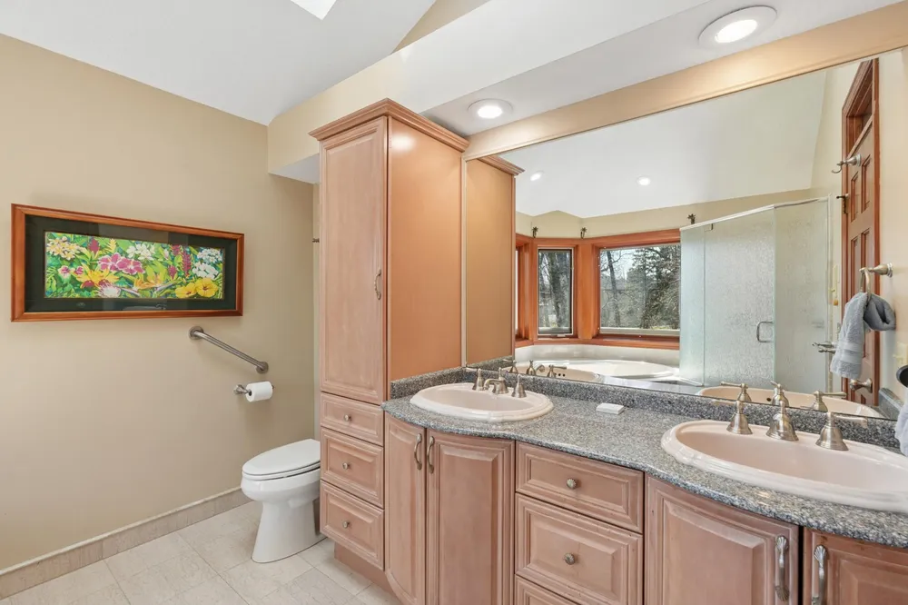 1438 Kings Wood Rd, Eagan, MN 55122