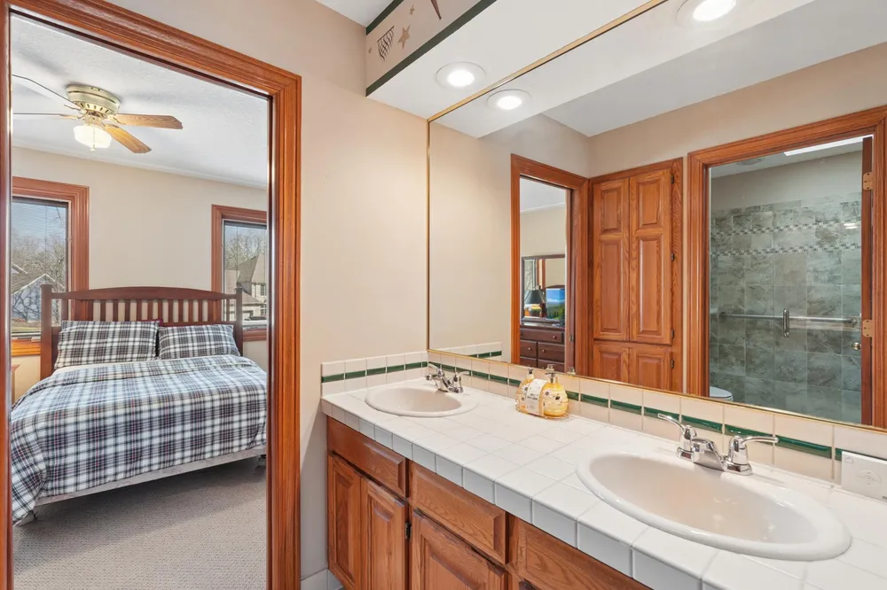 1438 Kings Wood Rd, Eagan, MN 55122