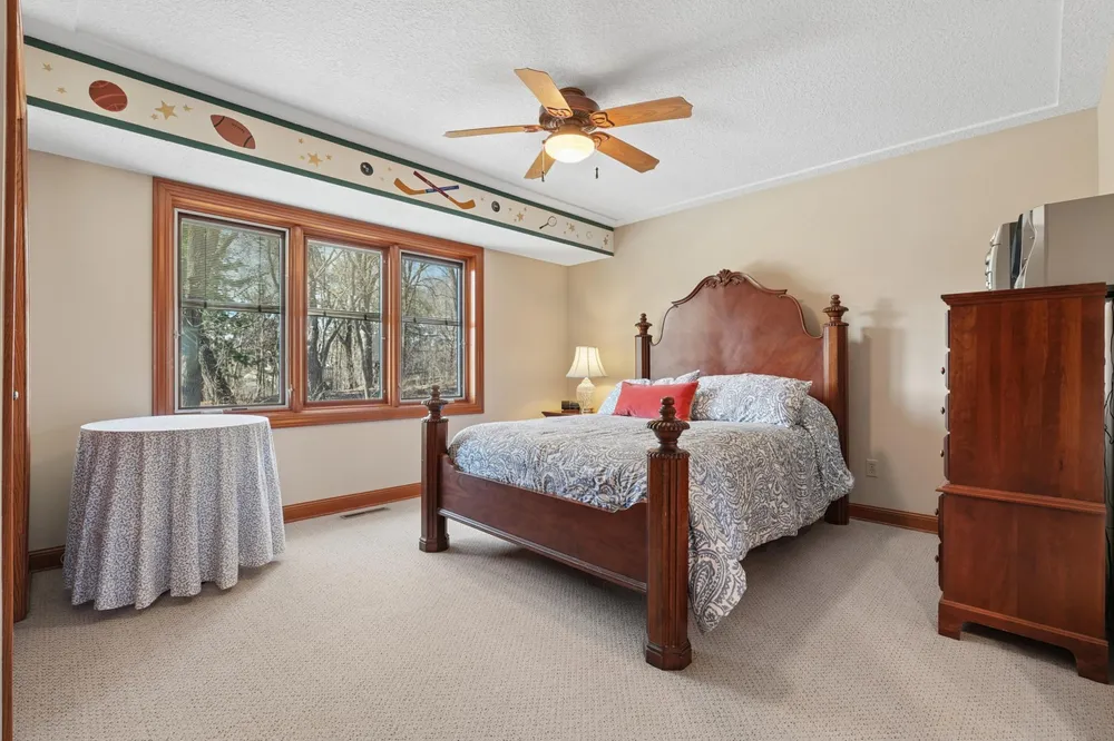 1438 Kings Wood Rd, Eagan, MN 55122