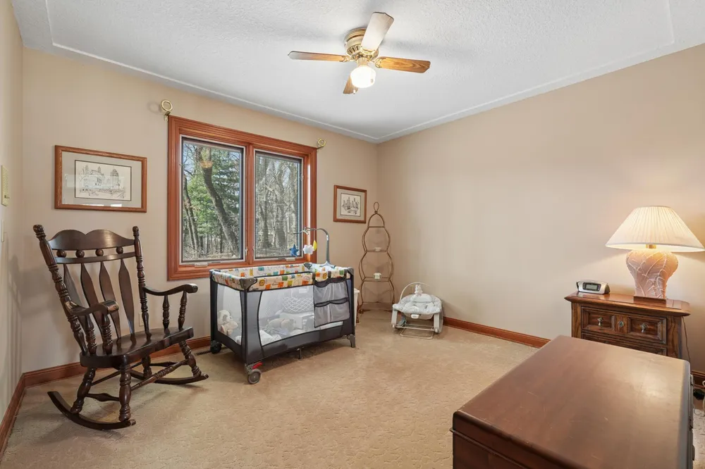 1438 Kings Wood Rd, Eagan, MN 55122