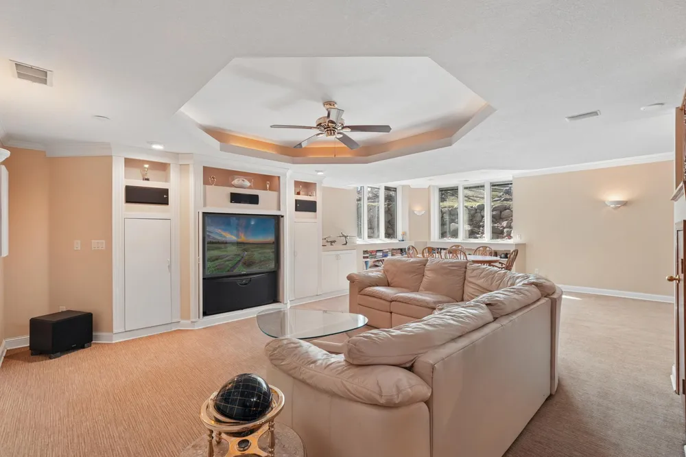 1438 Kings Wood Rd, Eagan, MN 55122