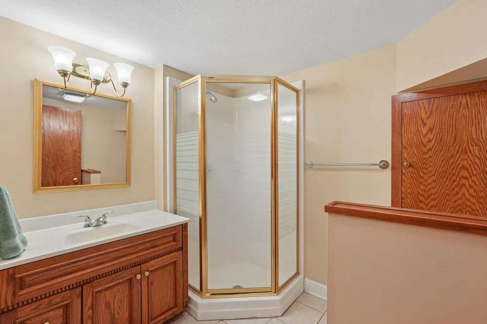 1438 Kings Wood Rd, Eagan, MN 55122