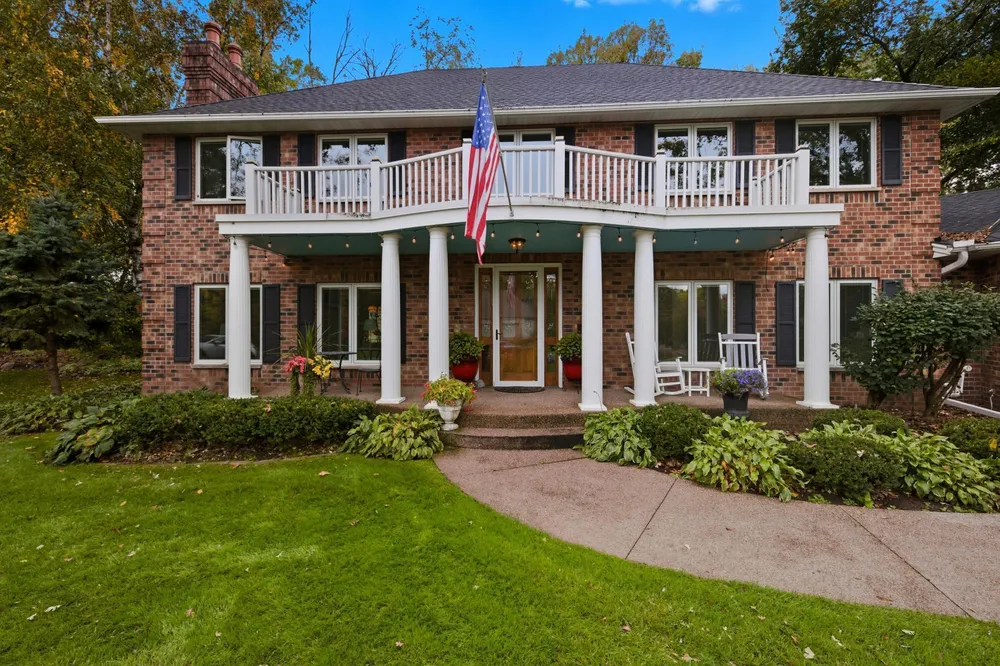 1438 Kings Wood Rd, Eagan, MN 55122