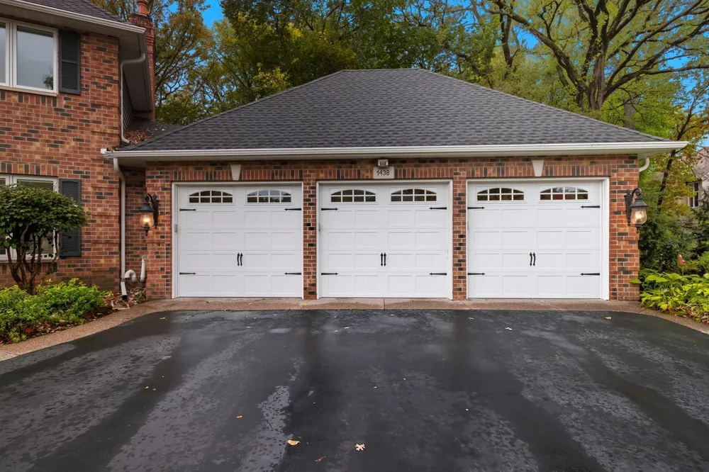 1438 Kings Wood Rd, Eagan, MN 55122