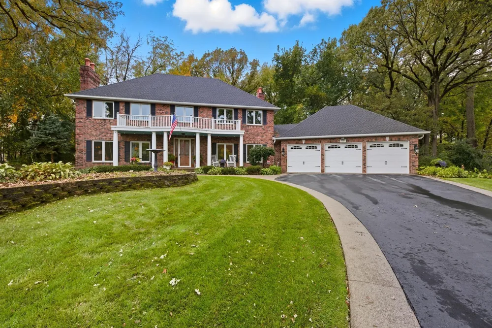 1438 Kings Wood Rd, Eagan, MN 55122