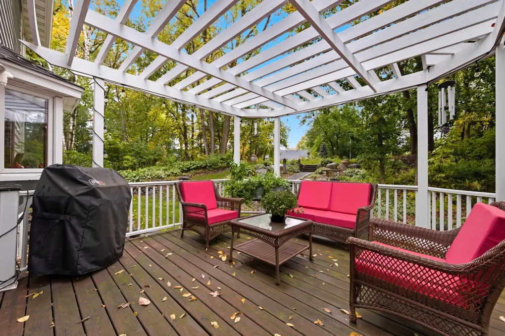 1438 Kings Wood Rd, Eagan, MN 55122