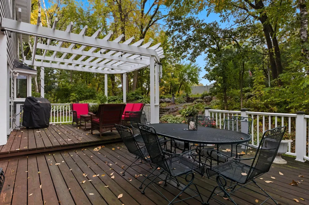 1438 Kings Wood Rd, Eagan, MN 55122