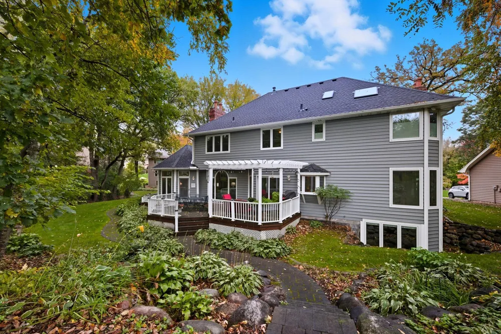 1438 Kings Wood Rd, Eagan, MN 55122