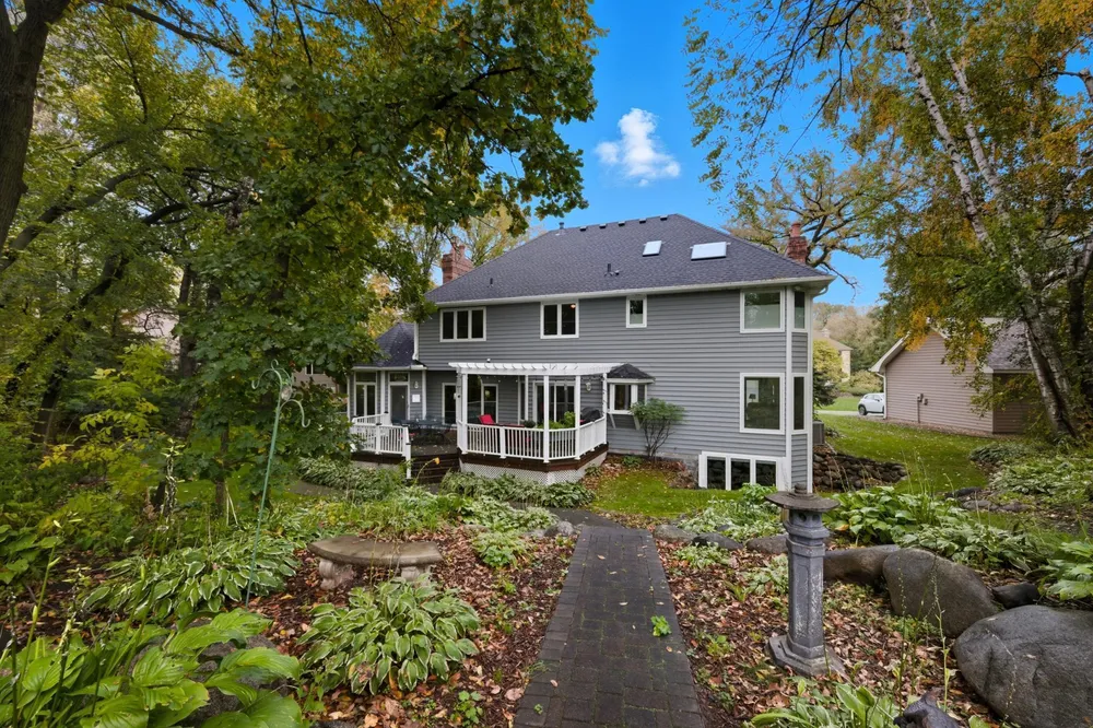 1438 Kings Wood Rd, Eagan, MN 55122