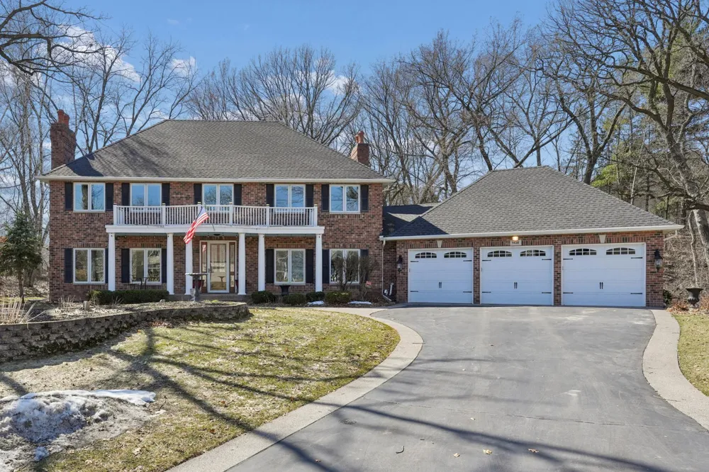1438 Kings Wood Rd, Eagan, MN 55122