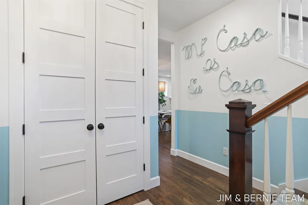 153 Elizabeth St, Saugatuck, MI 49453-9656