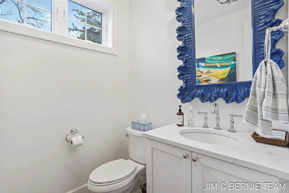 153 Elizabeth St, Saugatuck, MI 49453-9656
