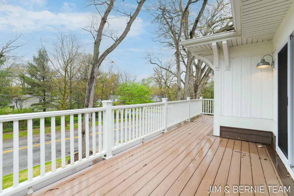 153 Elizabeth St, Saugatuck, MI 49453-9656