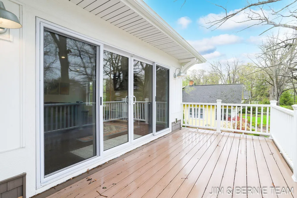 153 Elizabeth St, Saugatuck, MI 49453-9656